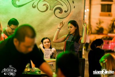 90s Time of our Lives by Earthcollide & Her stalker's ที่ อโพเทกะ — photo 37