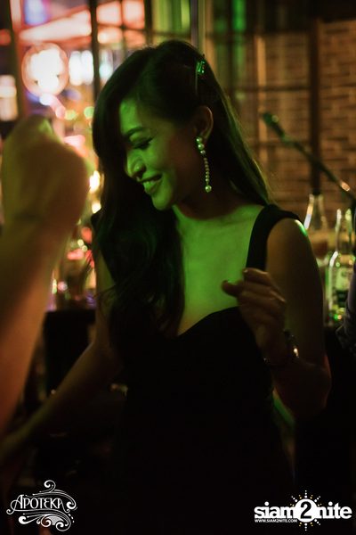 90s Time of our Lives by Earthcollide & Her stalker's ที่ อโพเทกะ — photo 57