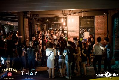 Thay Days กับ Ur Boy TJ ที่ เท เอกมัย — photo 3