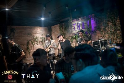 Thay Days กับ Ur Boy TJ ที่ เท เอกมัย — photo 5