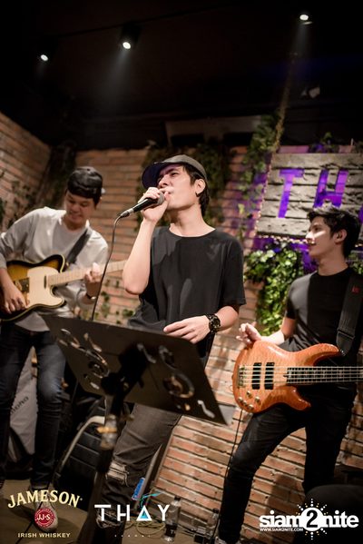 Thay Days กับ Ur Boy TJ ที่ เท เอกมัย — photo 10