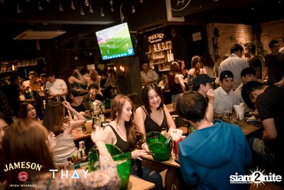 Thay Days กับ Ur Boy TJ ที่ เท เอกมัย — photo 12