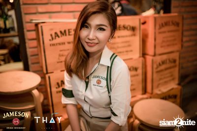 Thay Days กับ Ur Boy TJ ที่ เท เอกมัย — photo 15