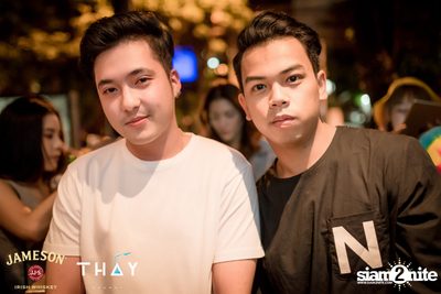 Thay Days กับ Ur Boy TJ ที่ เท เอกมัย — photo 20