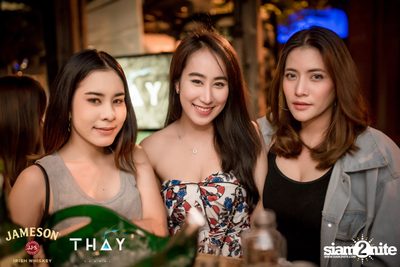 Thay Days กับ Ur Boy TJ ที่ เท เอกมัย — photo 21