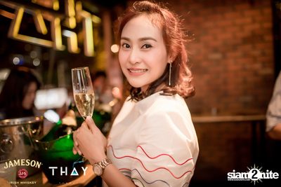 Thay Days กับ Ur Boy TJ ที่ เท เอกมัย — photo 24