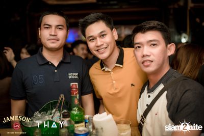 Thay Days กับ Ur Boy TJ ที่ เท เอกมัย — photo 29