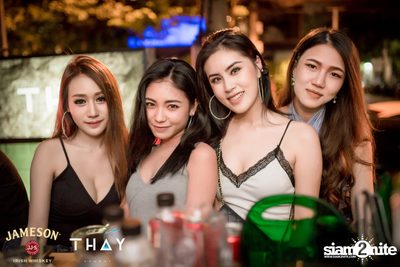 Thay Days กับ Ur Boy TJ ที่ เท เอกมัย — photo 56