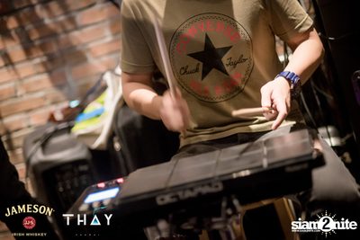 Thay Days กับ Ur Boy TJ ที่ เท เอกมัย — photo 64