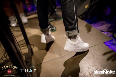 Thay Days กับ Ur Boy TJ ที่ เท เอกมัย — photo 93