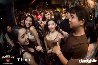 Thay Days กับ Ur Boy TJ ที่ เท เอกมัย — photo 114