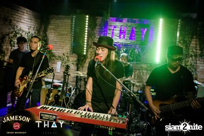 Thay Days กับ Greasy Cafe ที่ เท เอกมัย — photo 104