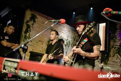 Thay Days กับ Greasy Cafe ที่ เท เอกมัย — photo 114