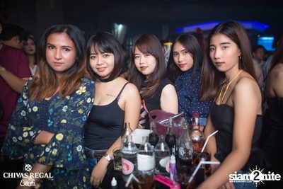 Palmy ที่ ดิฟเฟอร์ ผับ พัทยา — photo 17
