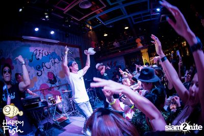 J Jetrin Concert ที่ แฮปปี้ ฟิช ที่ เอเชียทีค — photo 112