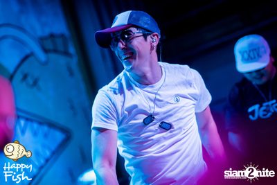 J Jetrin Concert ที่ แฮปปี้ ฟิช ที่ เอเชียทีค — photo 127