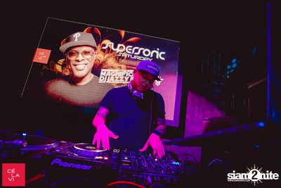 DJ Jazzy Jeff & MC Rhymefest ที่ เซลาวี — photo 4