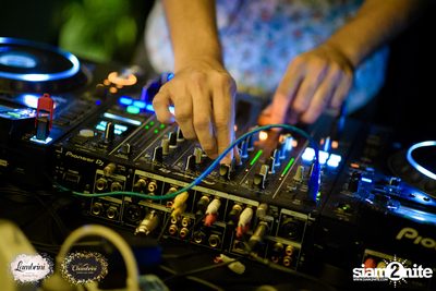 Bohemian Night ที่ โมโจ เลานจ์ บาร์ — photo 97