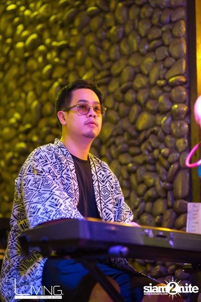 Atom & Lula at The Living Bistro & Bar Pattaya — photo 31