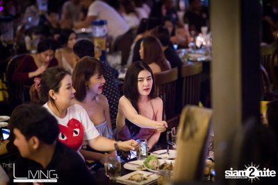 Atom & Lula at The Living Bistro & Bar Pattaya — photo 76
