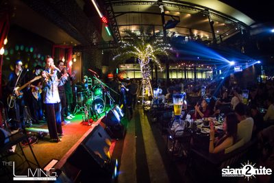 Atom & Lula at The Living Bistro & Bar Pattaya — photo 93
