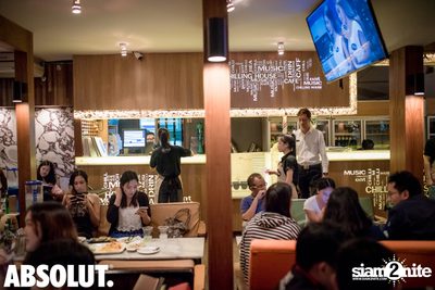 Wan Thanakrit at Chilling House Cafe — photo 20