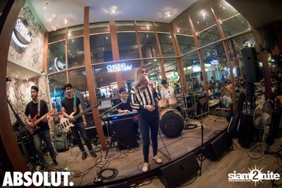 Wan Thanakrit at Chilling House Cafe — photo 26