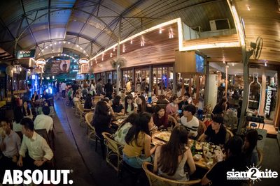 Wan Thanakrit at Chilling House Cafe — photo 28