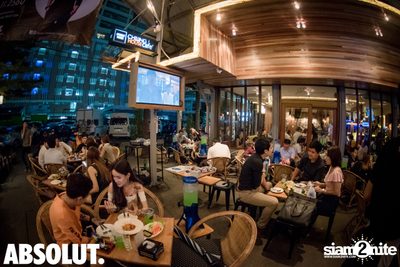 Wan Thanakrit at Chilling House Cafe — photo 31