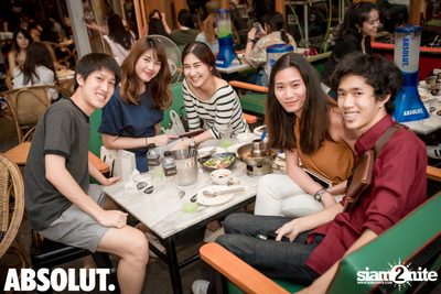 Wan Thanakrit at Chilling House Cafe — photo 40