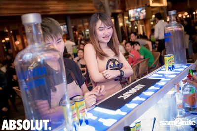 Wan Thanakrit at Chilling House Cafe — photo 42