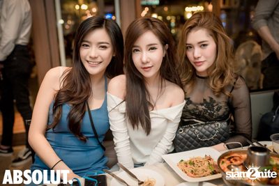Wan Thanakrit at Chilling House Cafe — photo 70