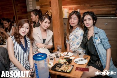 Wan Thanakrit at Chilling House Cafe — photo 80