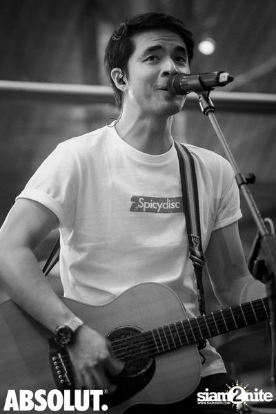 Wan Thanakrit at Chilling House Cafe — photo 89