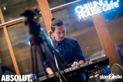 Wan Thanakrit at Chilling House Cafe — photo 90