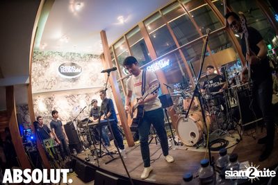 Wan Thanakrit at Chilling House Cafe — photo 103