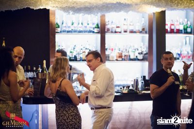 Nightfall Going Wild! at Luna Lounge — photo 12