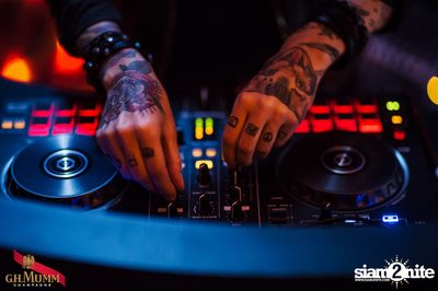 Nightfall Going Wild! at Luna Lounge — photo 25