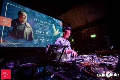 Supersonic Saturdays นำเสนอ DJ Groove ที่ เซ ลา วี — photo 2