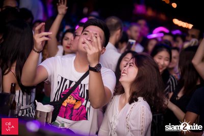 Supersonic Saturdays นำเสนอ DJ Groove ที่ เซ ลา วี — photo 88