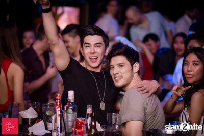 Supersonic Saturdays นำเสนอ DJ Groove ที่ เซ ลา วี — photo 89
