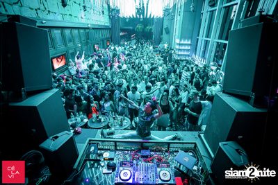 Supersonic Saturdays นำเสนอ DJ Groove ที่ เซ ลา วี — photo 92