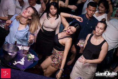 Supersonic Saturdays นำเสนอ DJ Groove ที่ เซ ลา วี — photo 93