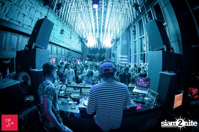 Supersonic Saturdays นำเสนอ DJ Groove ที่ เซ ลา วี — photo 97
