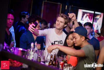 Supersonic Saturdays นำเสนอ DJ Groove ที่ เซ ลา วี — photo 102