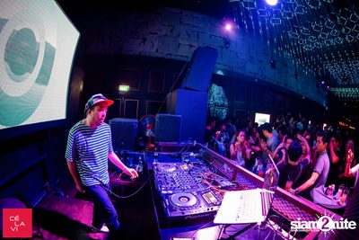 Supersonic Saturdays นำเสนอ DJ Groove ที่ เซ ลา วี — photo 111