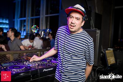 Supersonic Saturdays นำเสนอ DJ Groove ที่ เซ ลา วี — photo 112