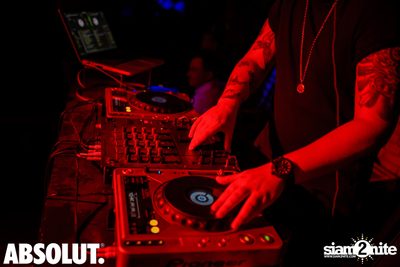 DJ Oskar ที่ เบียร์เฮาส์ | ฮิลตัน หัวหิน รีสอร์ท แอนด์ สปา — photo 40