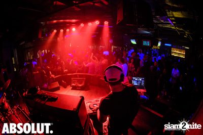 DJ Oskar ที่ เบียร์เฮาส์ | ฮิลตัน หัวหิน รีสอร์ท แอนด์ สปา — photo 48