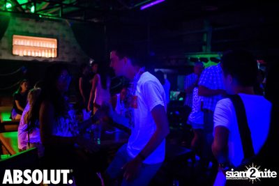DJ Oskar ที่ เบียร์เฮาส์ | ฮิลตัน หัวหิน รีสอร์ท แอนด์ สปา — photo 61